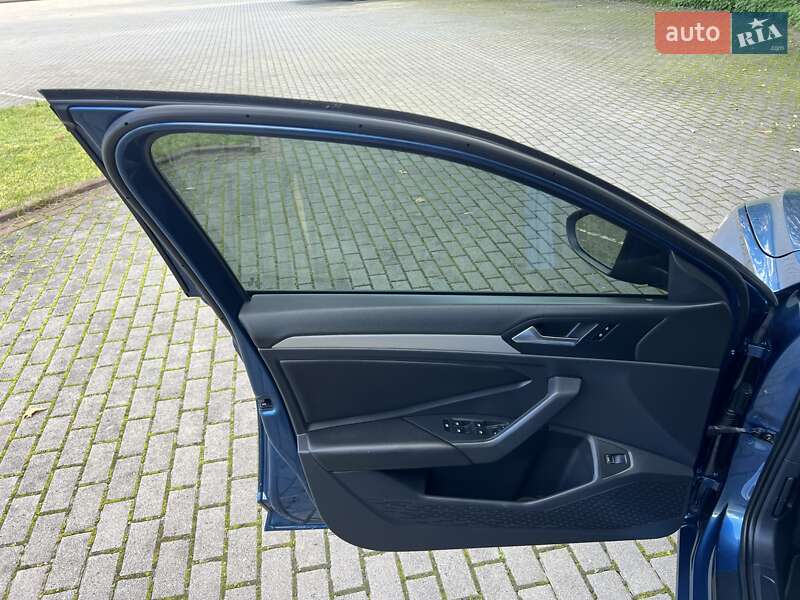 Седан Volkswagen Jetta 2018 в Львове