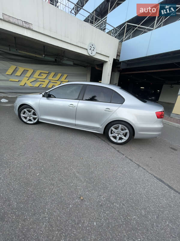 Седан Volkswagen Jetta 2013 в Киеве