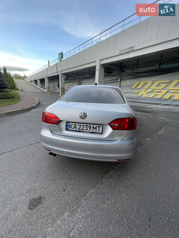 Седан Volkswagen Jetta 2013 в Киеве