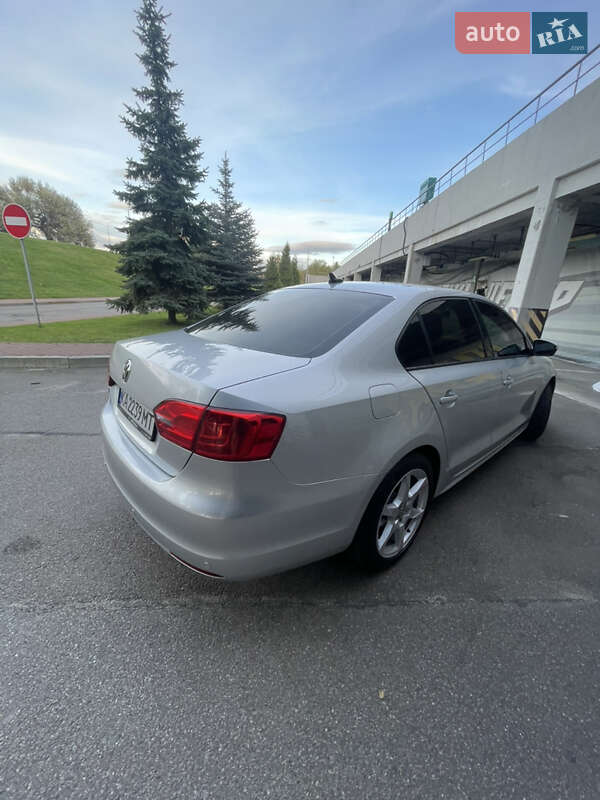 Седан Volkswagen Jetta 2013 в Киеве
