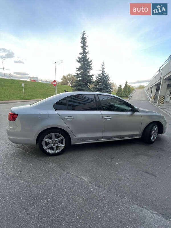 Седан Volkswagen Jetta 2013 в Киеве