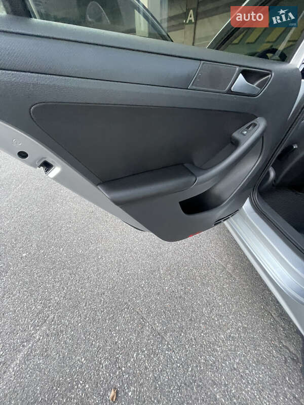 Седан Volkswagen Jetta 2013 в Киеве