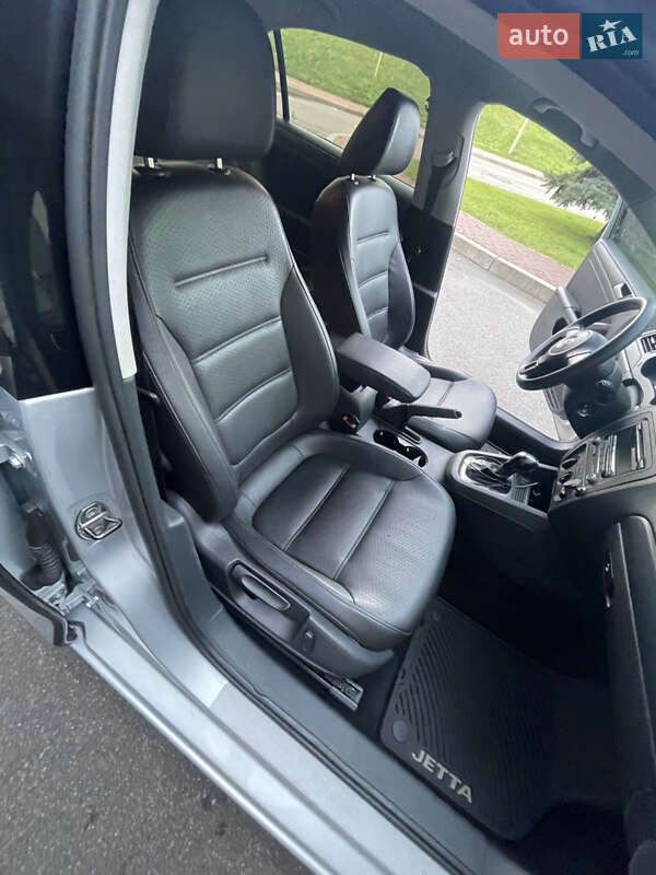 Седан Volkswagen Jetta 2013 в Киеве