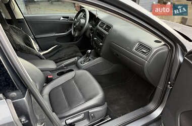 Седан Volkswagen Jetta 2014 в 