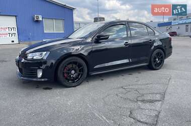 Седан Volkswagen Jetta 2015 в 