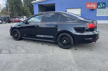Седан Volkswagen Jetta 2015 в 