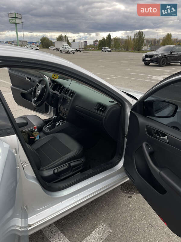 Седан Volkswagen Jetta 2015 в Киеве фото 20 Седан Volkswagen Jetta 2015 в Киеве