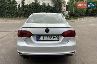 Седан Volkswagen Jetta 2012 в 