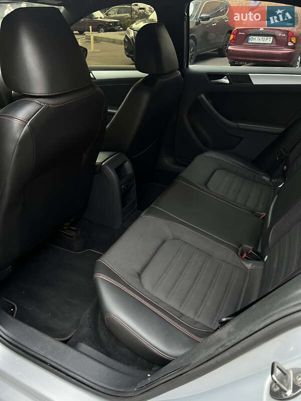 Седан Volkswagen Jetta 2012 в Одесі