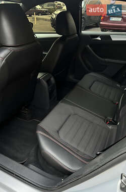 Седан Volkswagen Jetta 2012 в 