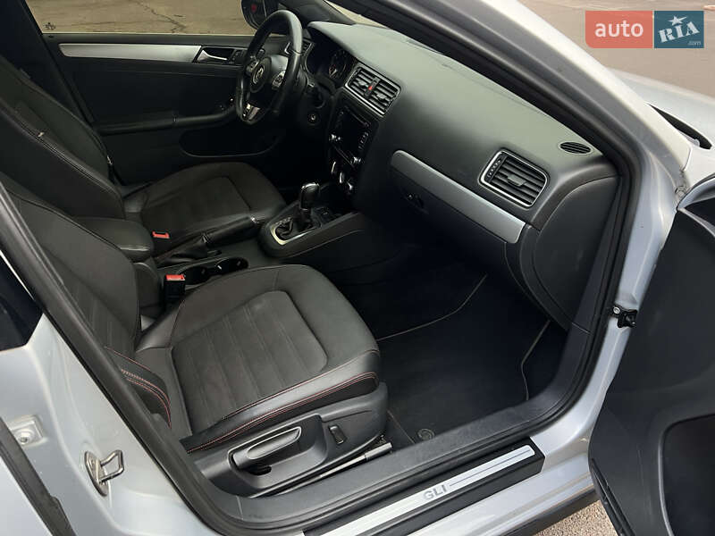 Седан Volkswagen Jetta 2012 в Одесі