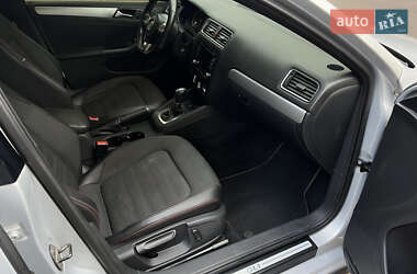 Седан Volkswagen Jetta 2012 в 