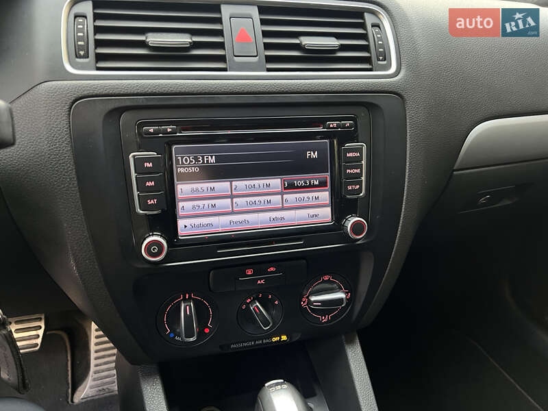 Седан Volkswagen Jetta 2012 в Одесі