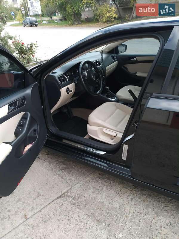 Седан Volkswagen Jetta 2011 в Еланце