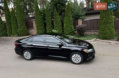 Седан Volkswagen Jetta 2019 в Киеве