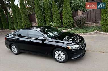 Седан Volkswagen Jetta 2019 в 