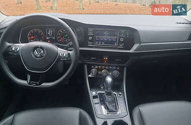 Седан Volkswagen Jetta 2018 в 