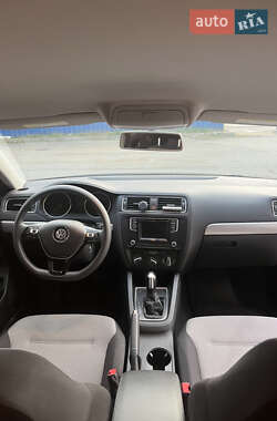 Седан Volkswagen Jetta 2017 в 