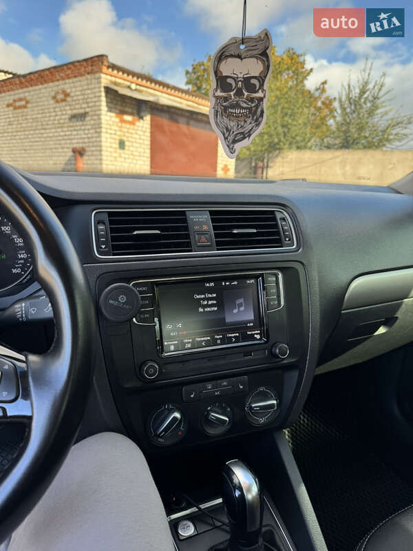 Седан Volkswagen Jetta 2015 в Николаеве