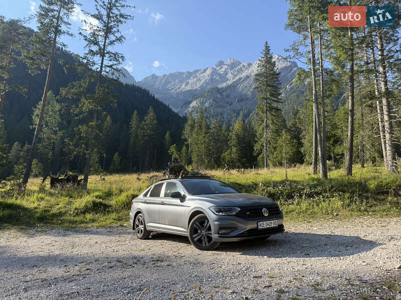 Седан Volkswagen Jetta 2019 в 