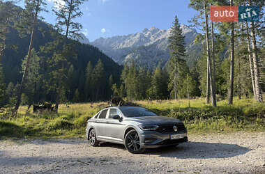 Седан Volkswagen Jetta 2019 в 