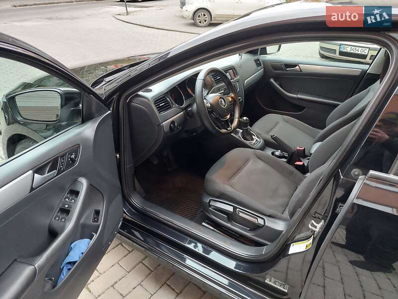 Седан Volkswagen Jetta 2016 в Львове