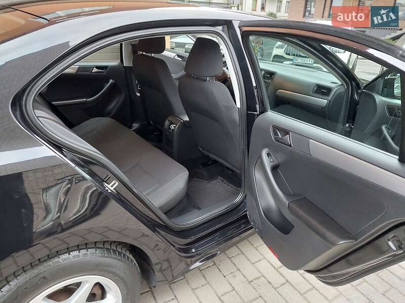 Седан Volkswagen Jetta 2016 в Львове