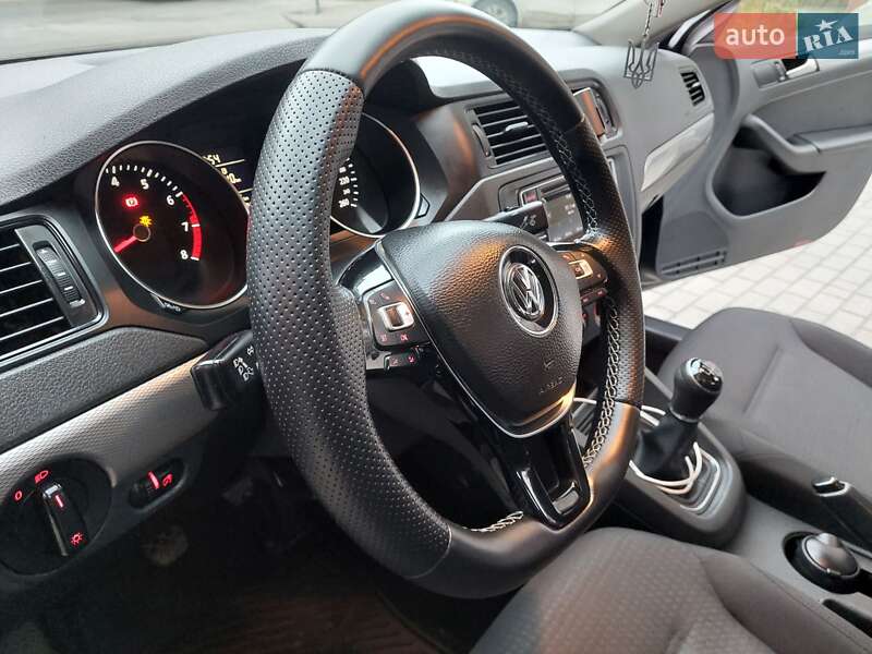 Седан Volkswagen Jetta 2016 в Львове