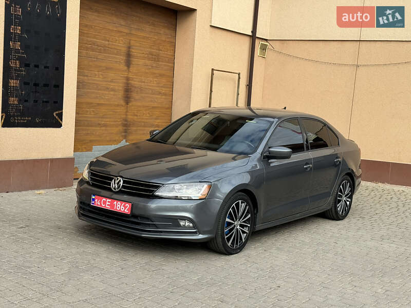 Седан Volkswagen Jetta 2016 в Ужгороде