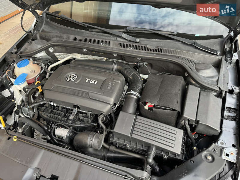 Седан Volkswagen Jetta 2016 в Ужгороде