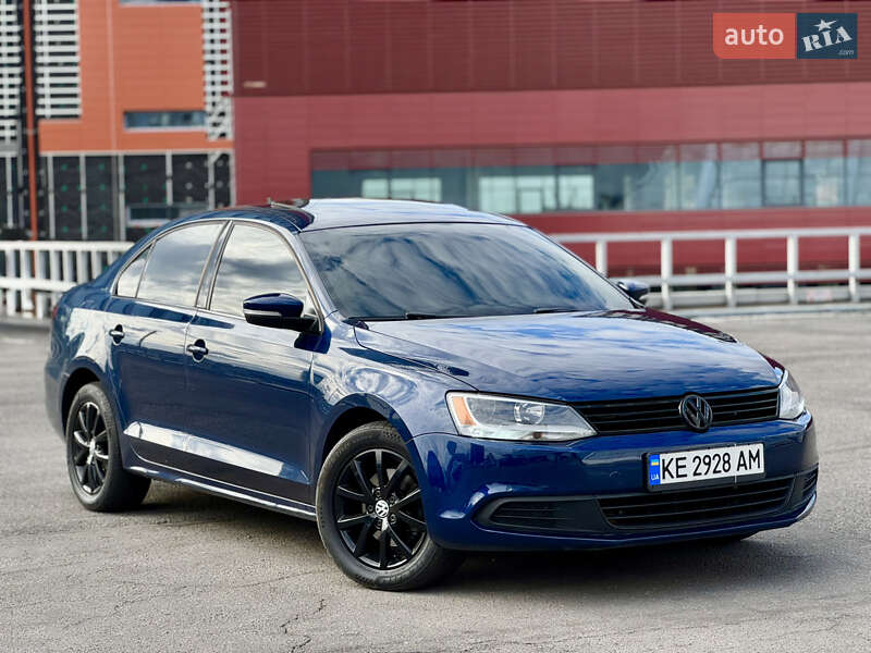 Седан Volkswagen Jetta 2013 в 