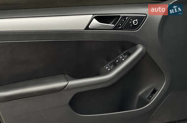 Седан Volkswagen Jetta 2013 в 