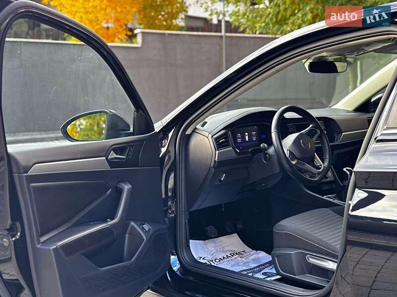 Седан Volkswagen Jetta 2022 в Ивано-Франковске