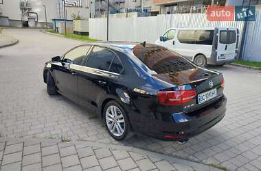 Седан Volkswagen Jetta 2015 в 
