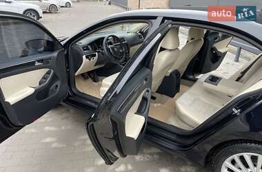 Седан Volkswagen Jetta 2016 в 