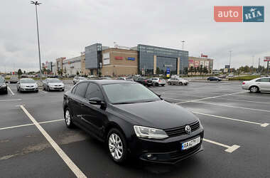 Седан Volkswagen Jetta 2014 в Івано-Франківську