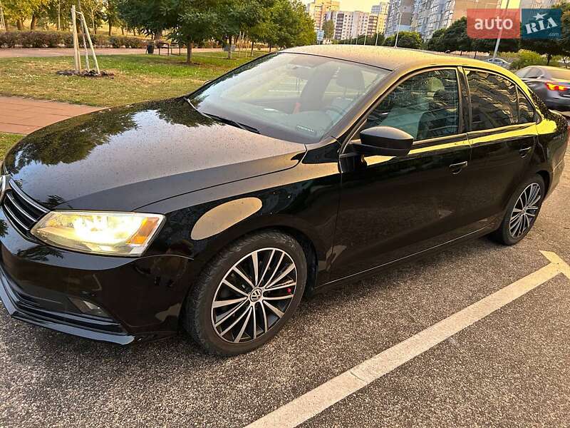 Седан Volkswagen Jetta 2016 в 