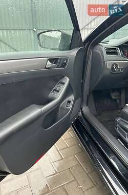 Седан Volkswagen Jetta 2016 в 