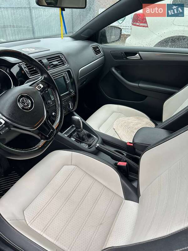 Седан Volkswagen Jetta 2016 в Черкассах