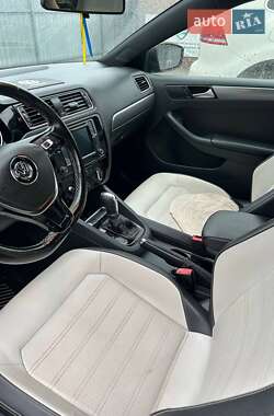 Седан Volkswagen Jetta 2016 в 