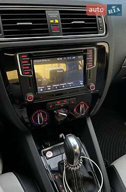 Седан Volkswagen Jetta 2016 в 