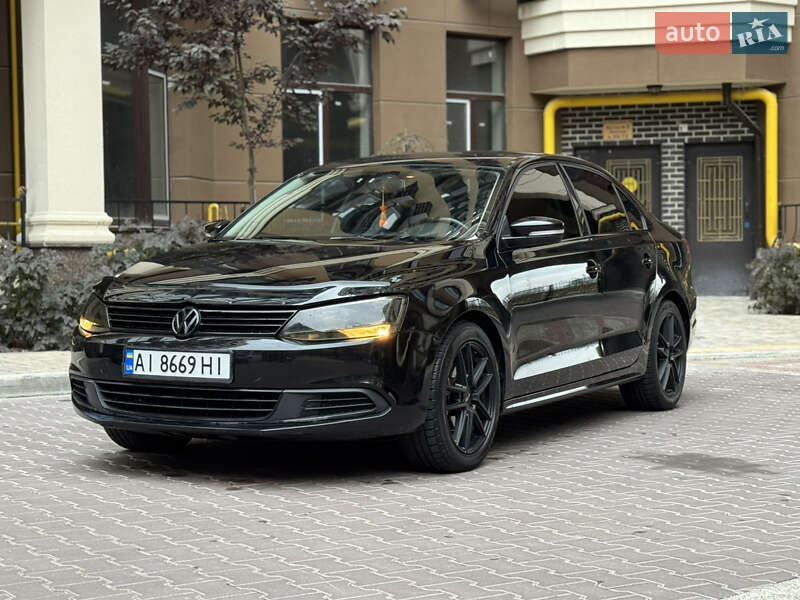 Седан Volkswagen Jetta 2013 в 