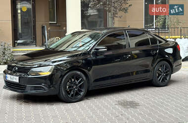 Седан Volkswagen Jetta 2013 в 