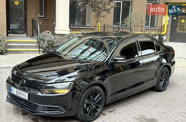 Седан Volkswagen Jetta 2013 в 