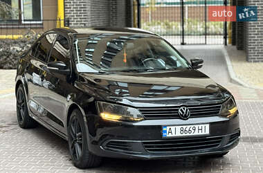 Седан Volkswagen Jetta 2013 в 