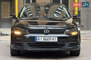 Седан Volkswagen Jetta 2013 в 