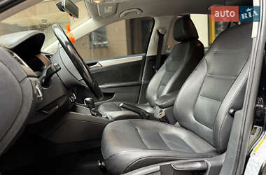 Седан Volkswagen Jetta 2013 в 