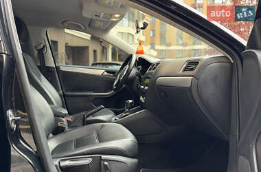 Седан Volkswagen Jetta 2013 в 