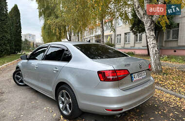 Седан Volkswagen Jetta 2015 в 