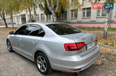 Седан Volkswagen Jetta 2015 в 